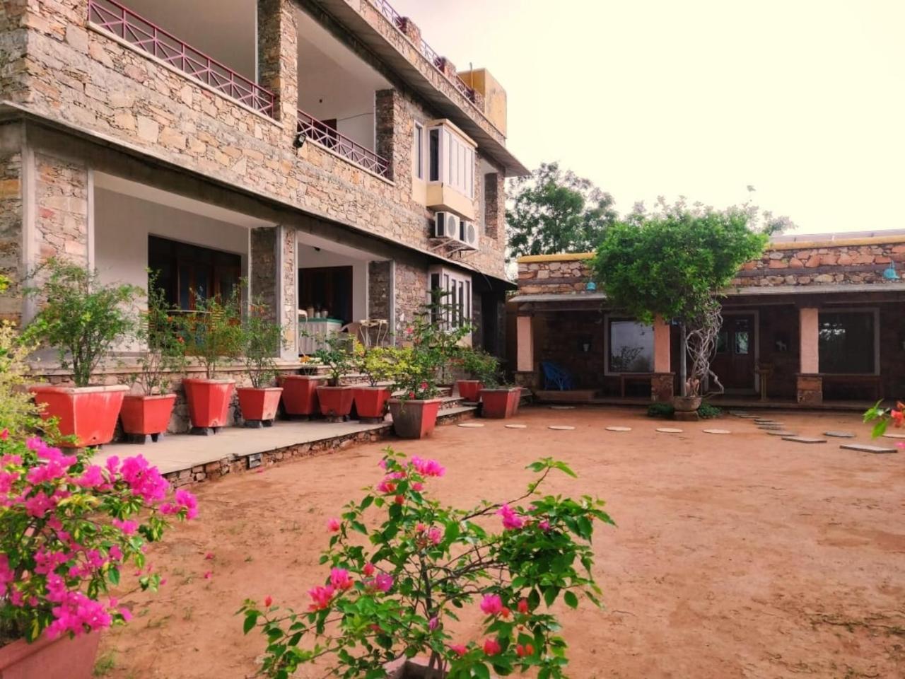 Devra Udaipur Hotel Buitenkant foto